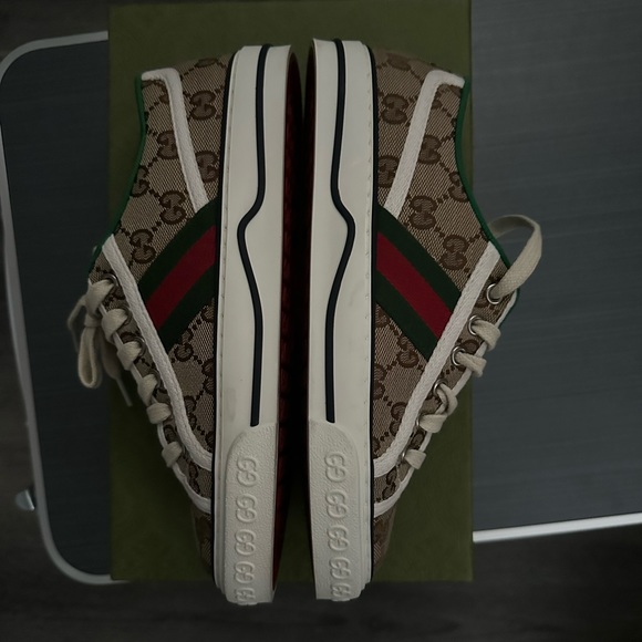 Gucci shoes! - Picture 3 of 5